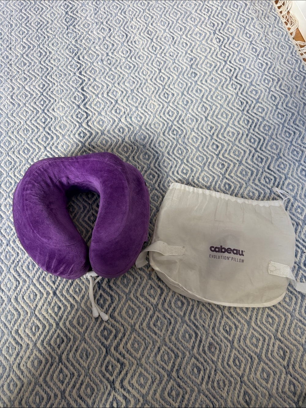 Cabeau Evolution U-Shaped Travel Neck Pillow in Purple
